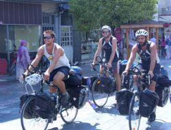 Avustralyalı bisikletçiler Erzurum yolunda